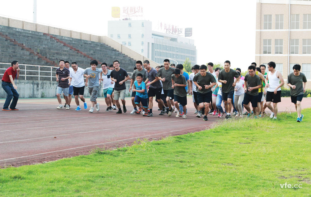 銀河電氣恒力長(zhǎng)跑隊(duì)-2 銀河電氣恒力長(zhǎng)跑隊(duì)-2