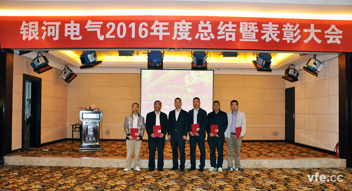 新一屆經(jīng)營團隊成員合影