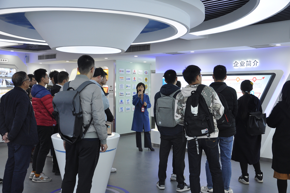 國(guó)防科大同學(xué)來(lái)訪銀河電氣參觀見學(xué)